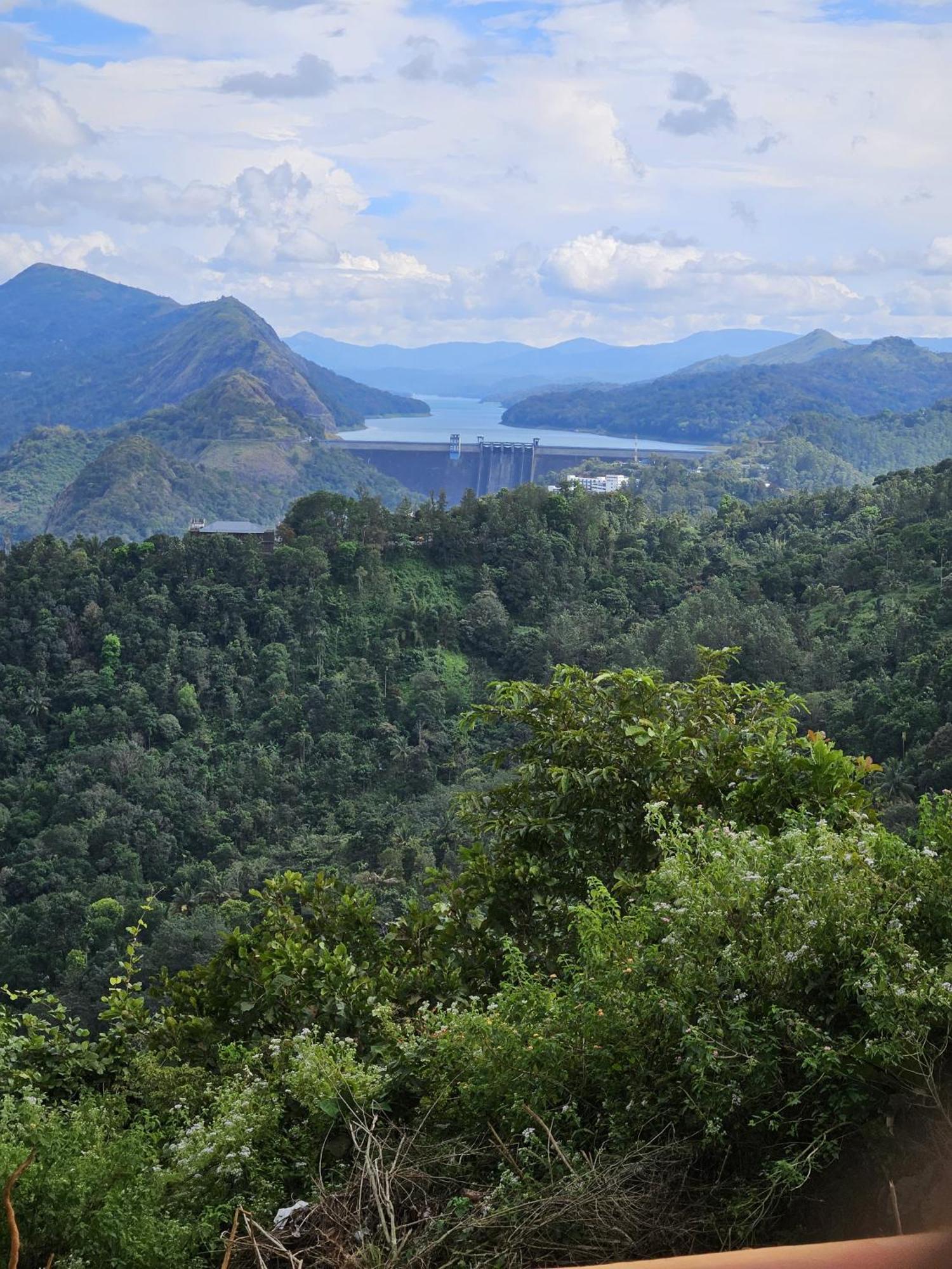 Idukki Dam View Resort エクステリア 写真